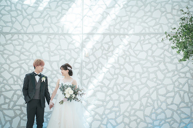 白亜の天然石で出来た独立型チャペル