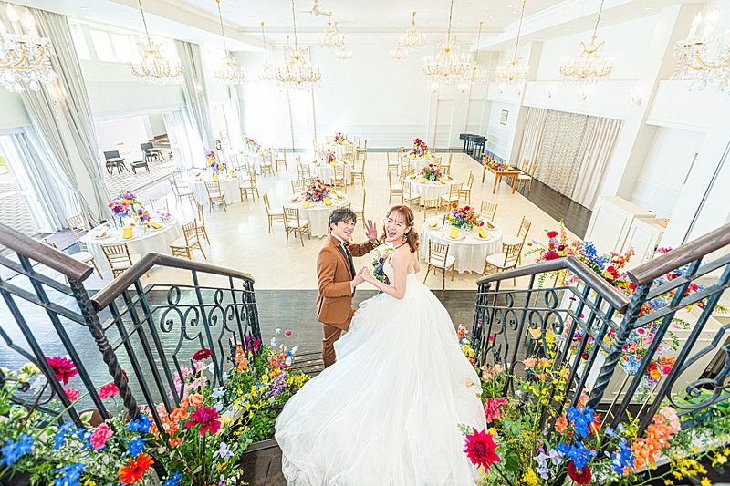 白を基調とした開放感溢れる会場