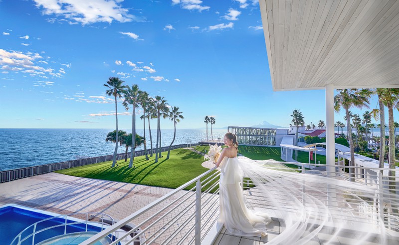 142名収容可能な開放的な空間