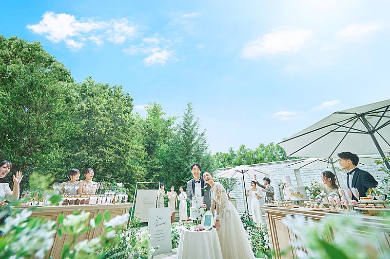 広々としたガーデンでウェルカムパーティ