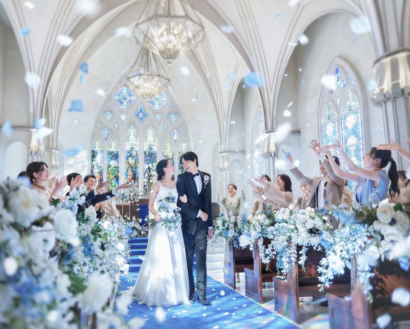 圧巻のステンドグラスを備えた大聖堂	