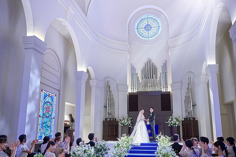 天高15m、バージンロードの長さ18m