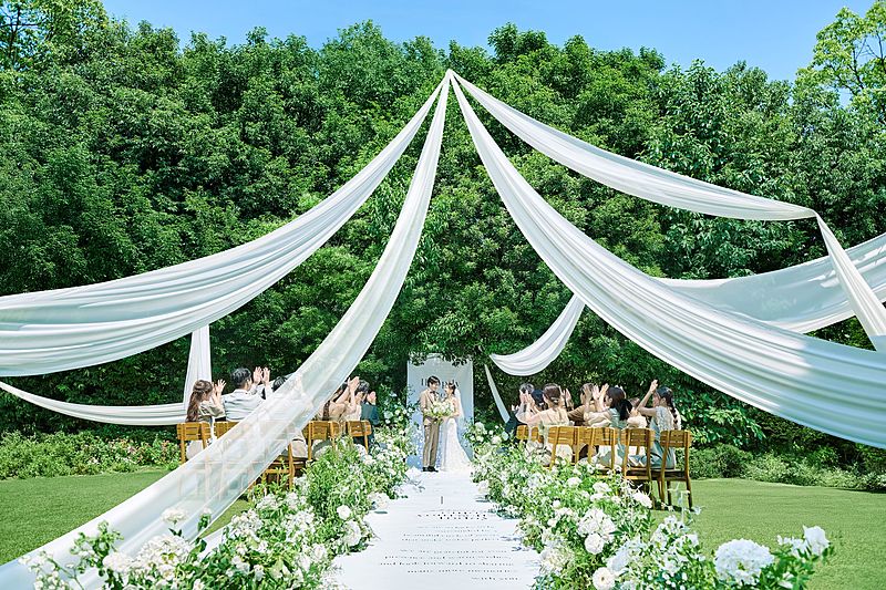 開放感溢れるガーデン挙式