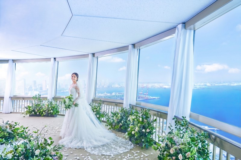 地上100m・360°横浜を一望する展望フロアでの挙式	