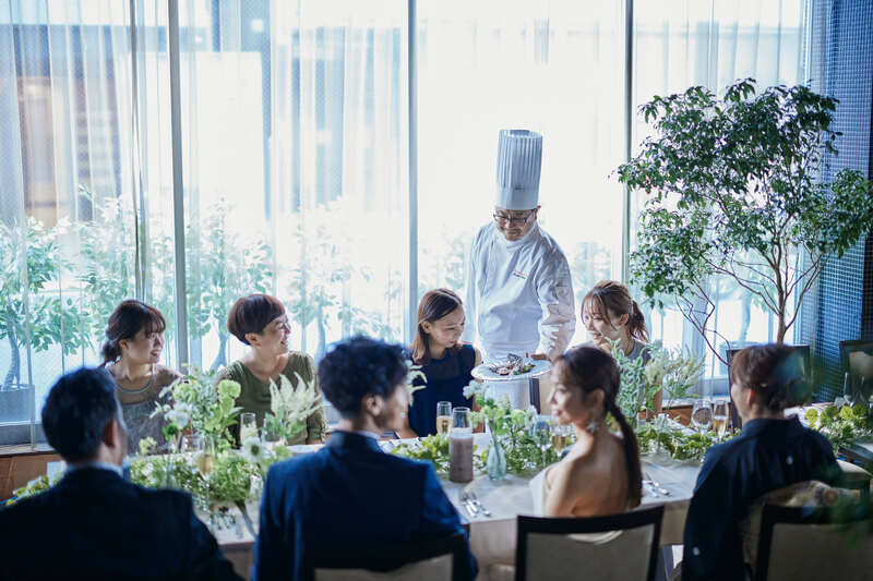 美味しい料理を囲み、自然と会話が弾む特等席	