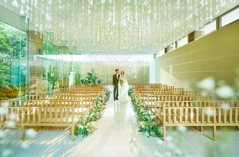 無数のクリスタルがより一層花嫁を美しく演出