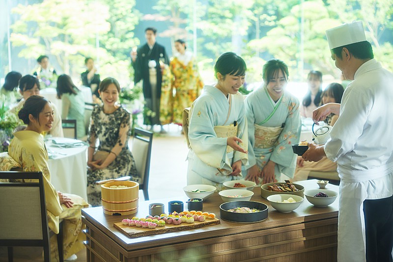 ハレの日にふさわしい美食をサプライズ演出とともに