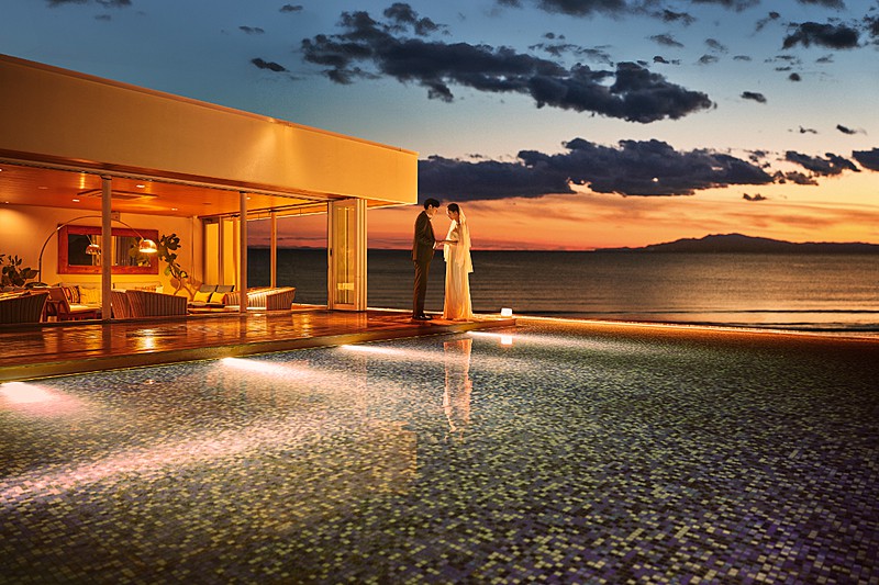 湘南エリアを一望しながら波の音も潮風も自由に出入りする場所	