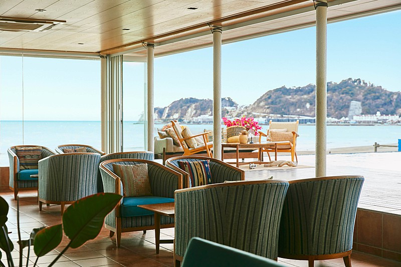 ゲストの期待を高めながら緊張をほぐす開放的なラウンジや多彩な控室