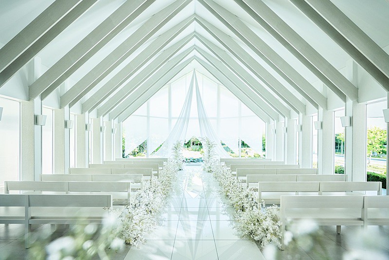 白川郷 合掌造りからインスパイアを受けた三角屋根のチャペル