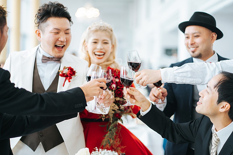 友人のみパーティOK。上質だけど、かしこまりすぎない結婚式。	