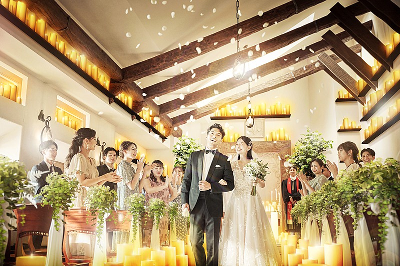 キャンドルが幻想的な「チャペルサンジョルディ」で、永遠の愛を