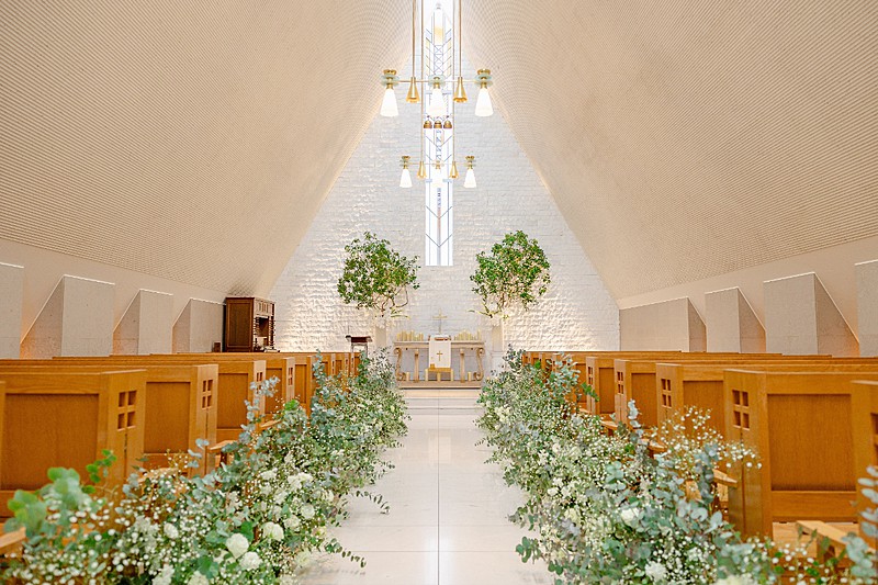 自然光があふれるチャペル