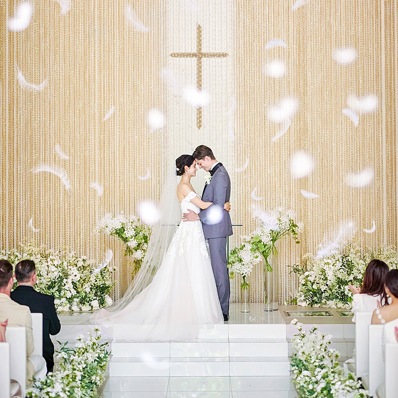 ふたりを輝かせる祭壇＆オリジナル演出で五感に響く感動挙式