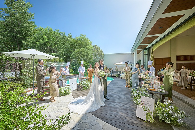 披露宴後半はガーデンでのパーティーが人気の演出