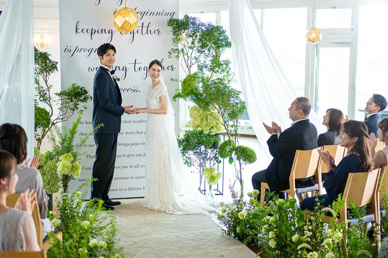 【緑あふれる屋内セレモニー】窓から眺める景色が美しい	