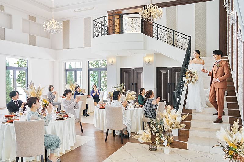 ふたりだけのウェルカム空間×階段入場叶う2種類のパーティ会場