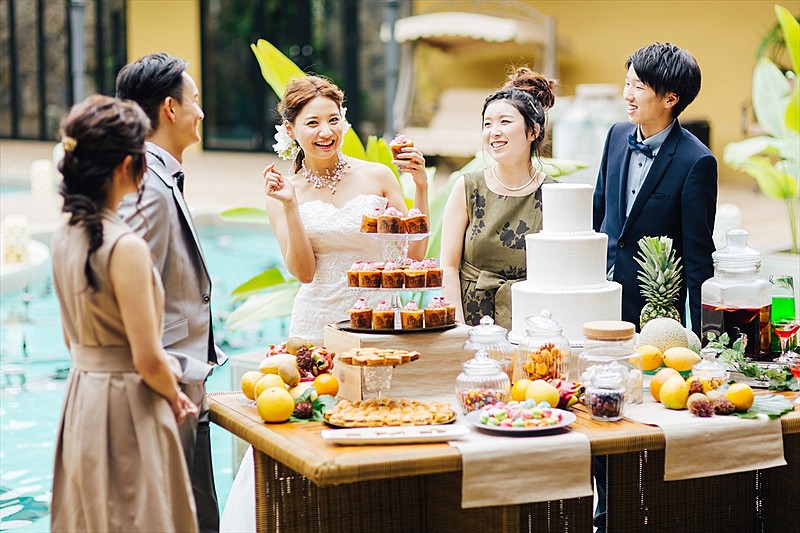 ガーデンと繋がる開放的な空間でビュッフェパーティを楽しんで