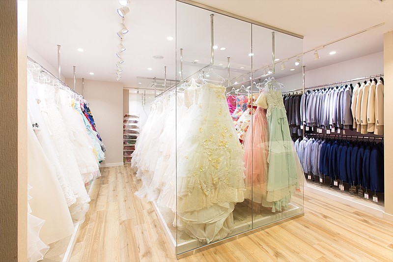 トレンドドレスをはじめ、和装やゲスト衣装も豊富にご用意