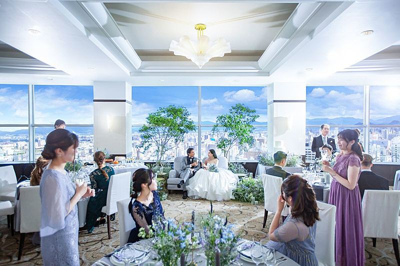 自然光が入るアットホームなウエディング