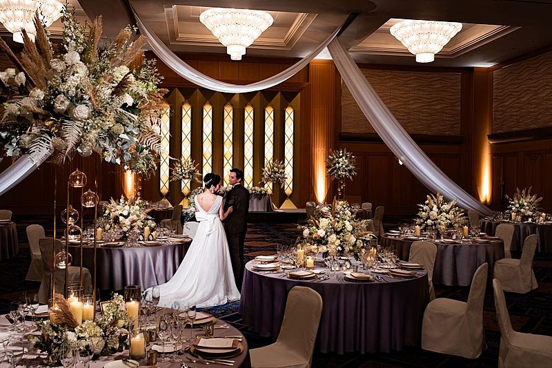 大型スクリーンや高性能の音響機器を使った迫力ある演出が人気