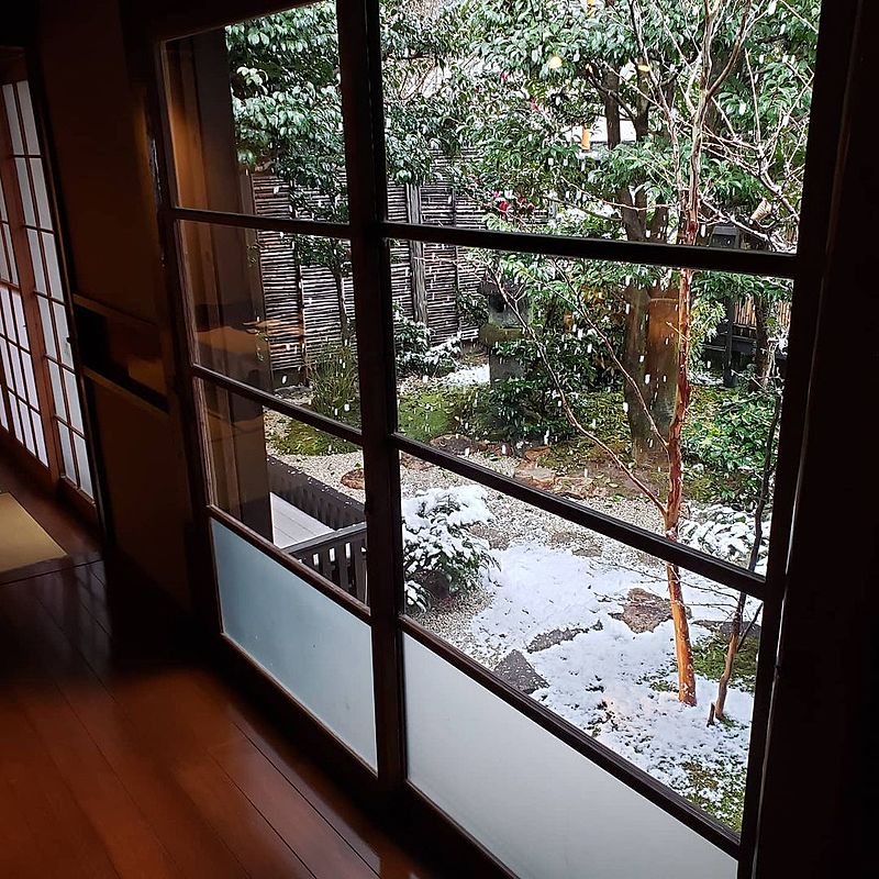 穏やかな佇まいの和の一軒家でウェディング