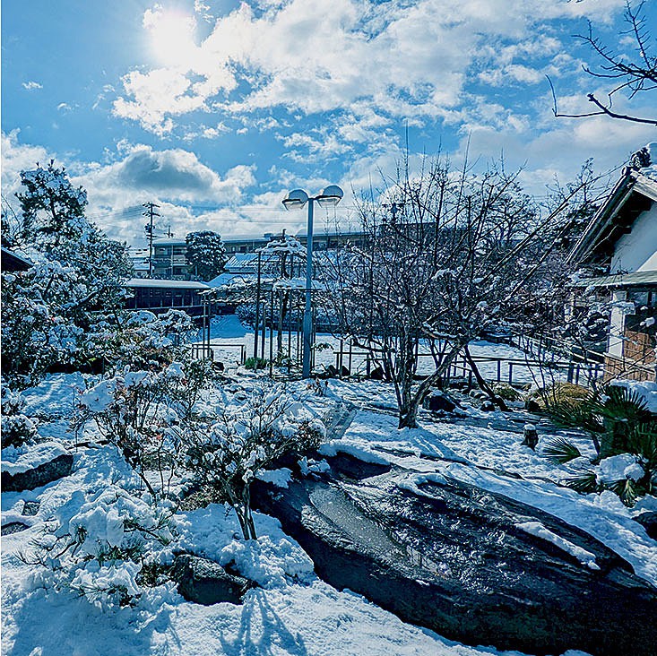 中庭を眺めながら思い出に残る披露宴