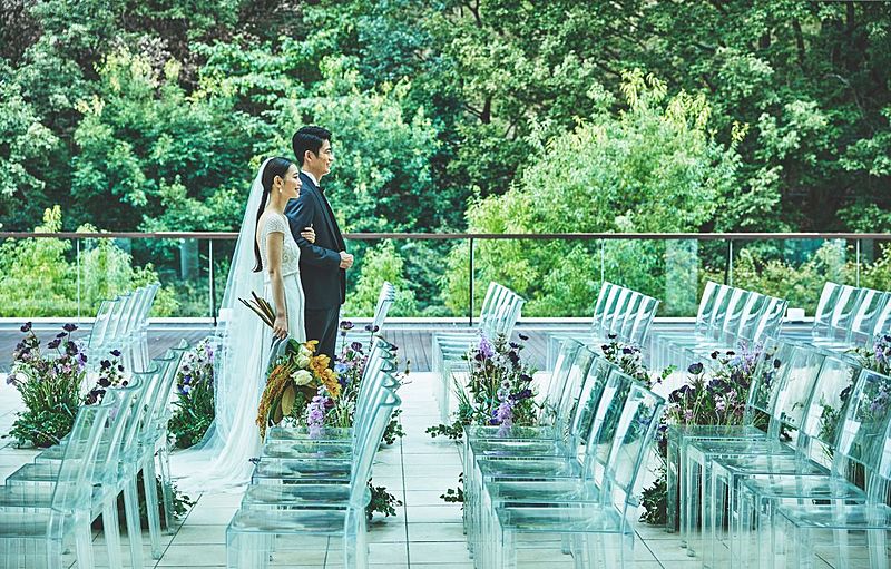 四方を自然に包まれた開放感溢れる空間