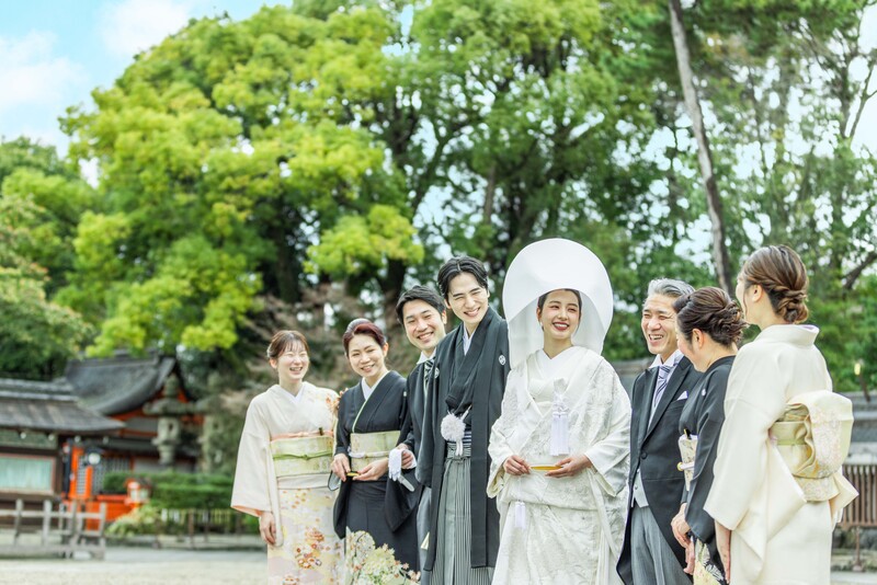 鳥居内の式場だから叶う 神職や巫女のお迎え