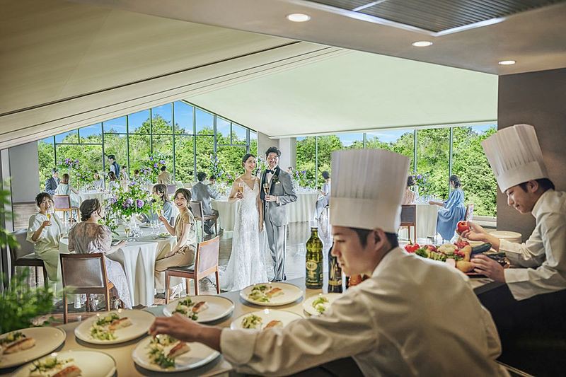 自然豊かな緑が大きな窓いっぱいに広がる「HARUKA（遥）」