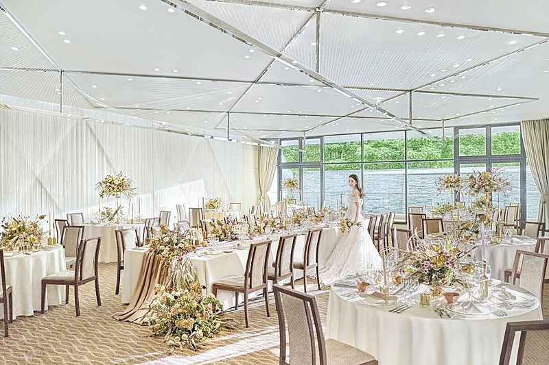 繊細な美意識と、先進的でモダンな感覚を取り入れた「AYANE（絢音）」