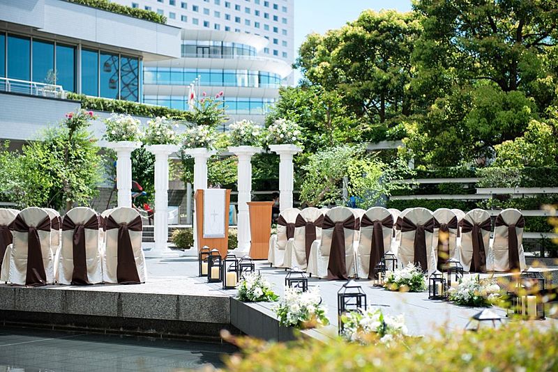 【ガーデンチャペル】みなとみらいの中心で海や緑に囲まれた開放感のある結婚式が叶う