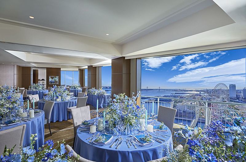 横浜港を一望。ベイブリッジや大観覧車が昼夜を問わず華を添える「パシフィックルーム」