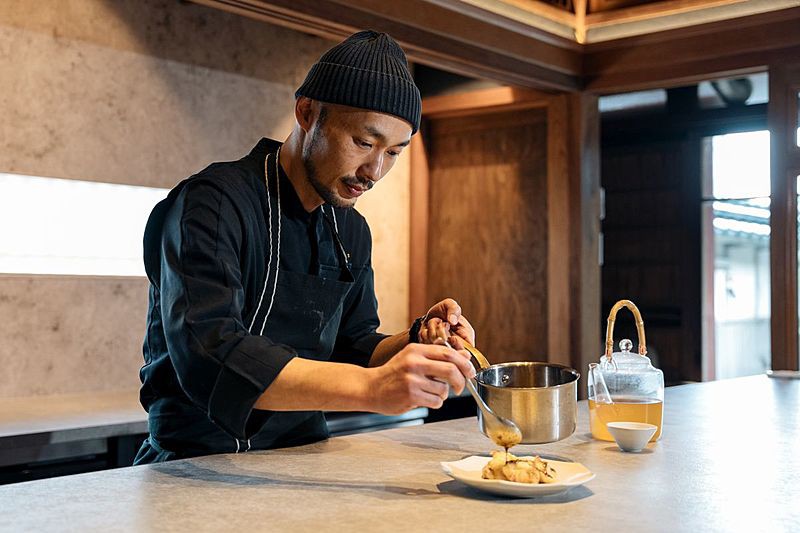 出汁マイスターの資格を持つシェフ