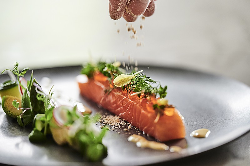 厳選された食材とゲストのためのオリジナルコースで、特別な「おもてなし」