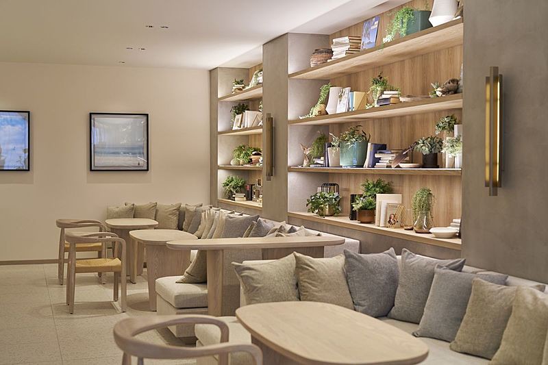 チャペル目の前に設置されている控え室有り