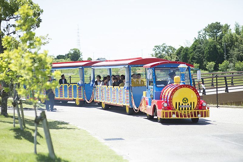 園内バスで入場も