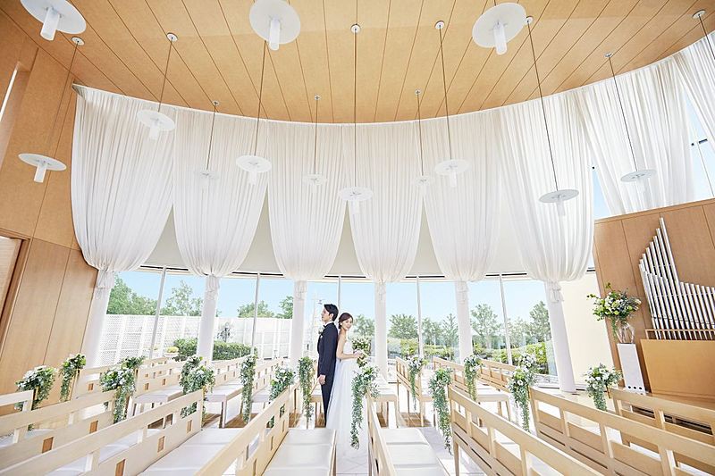 ナチュラルで洗練されたチャペル