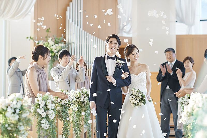 360度光が降りそそぐチャペル