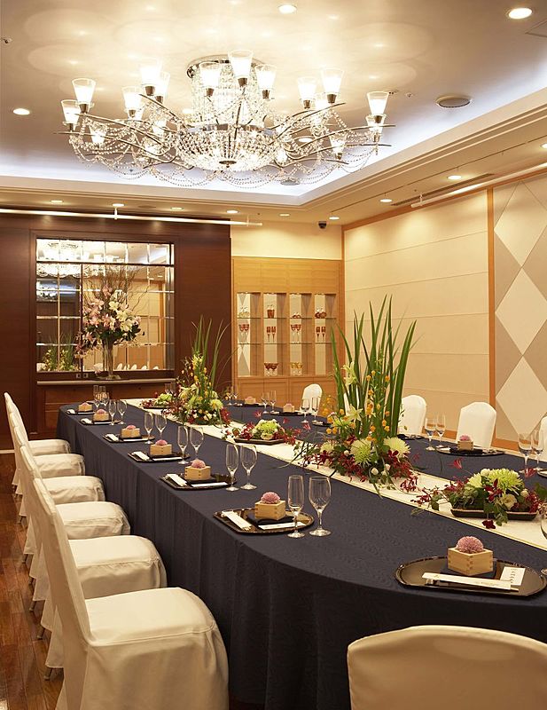 2名様から15名様対応の小宴会場