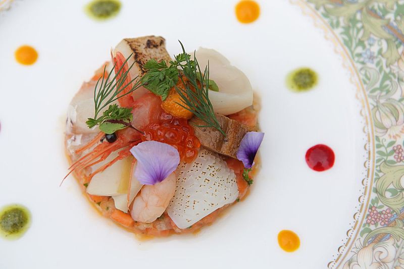 バンケット真横のキッチンから出来たてのお料理をご提供