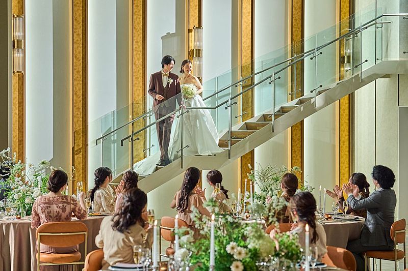 内階段を使った演出も