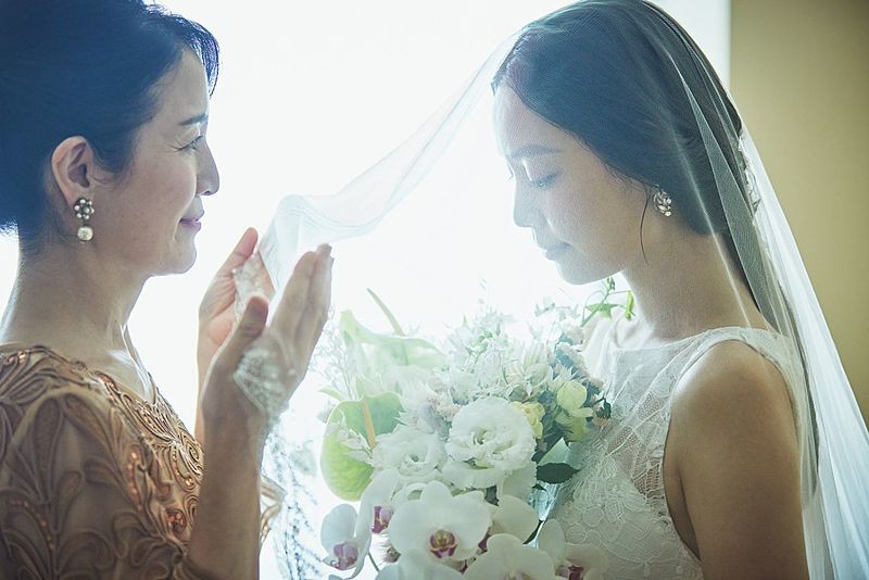 娘から花嫁へ、最後の身支度