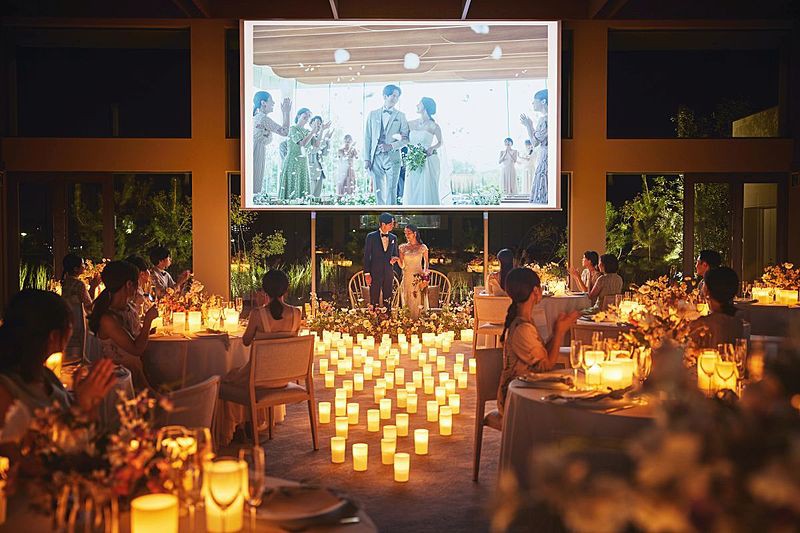 ロマンティックなナイトウエディングも