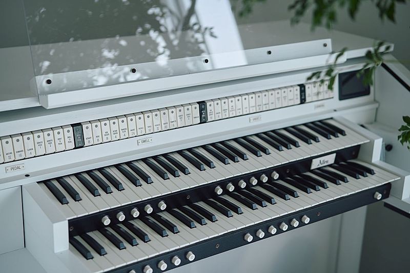 生歌生演奏でおふたりを祝福