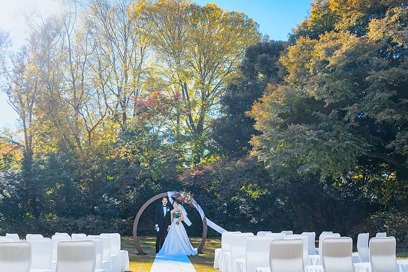 挙式を彩る美しいアーチ