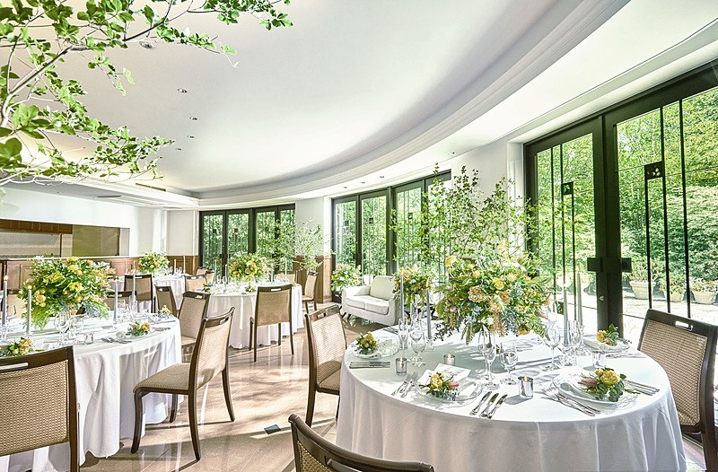 緑と光に包まれた少人数のガーデン邸宅ウエディング