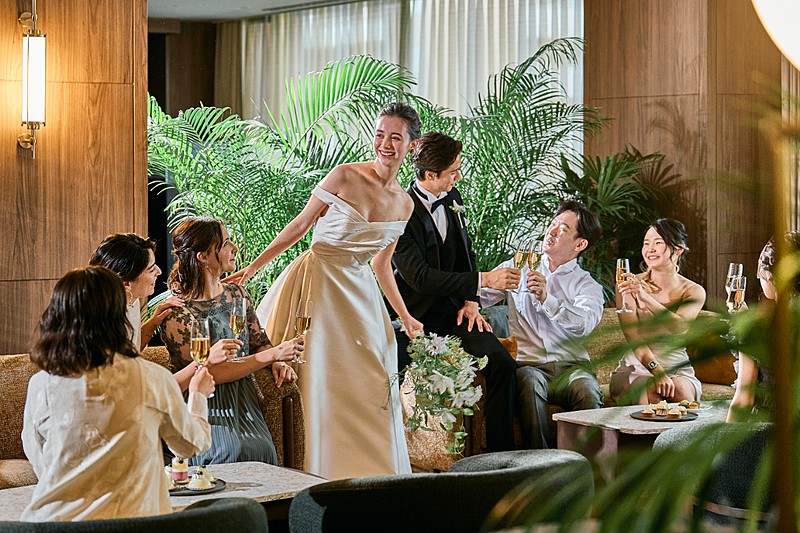 広々としたホワイエで過ごすゲストとの時間