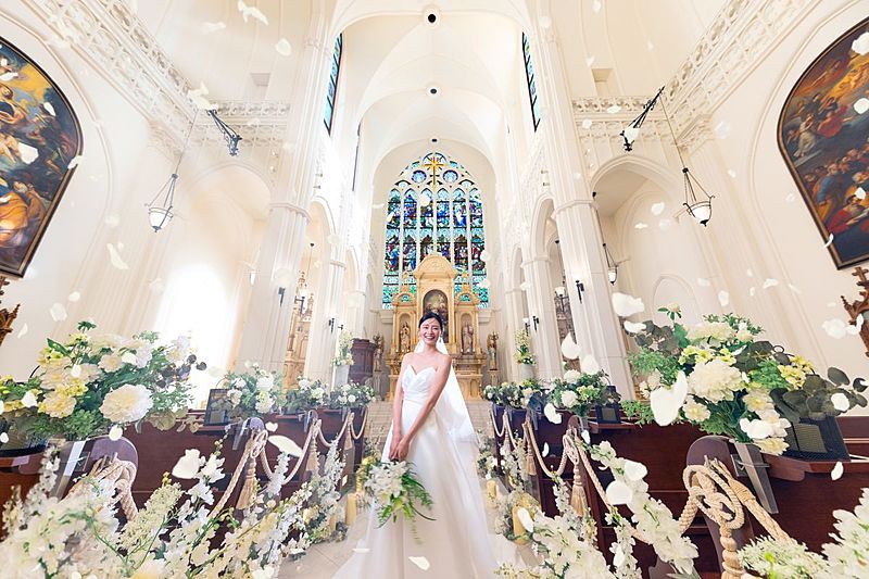 荘厳で幻想的な雰囲気に包まれた本格大聖堂