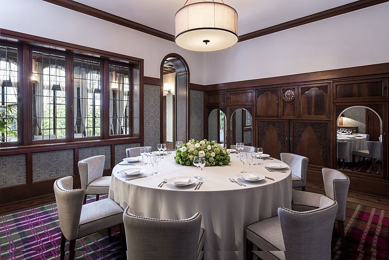 優美な雰囲気を感じられる鏡の間